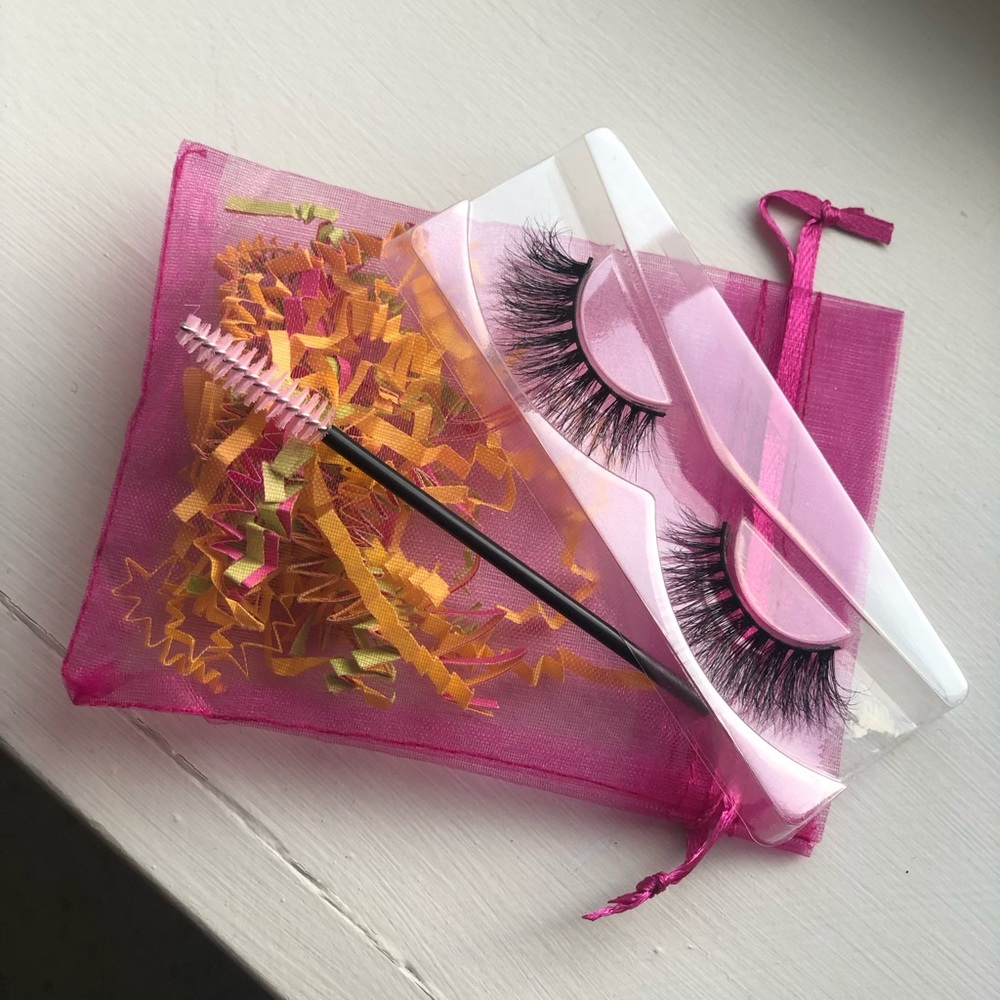 100% Mink Eyelashes !